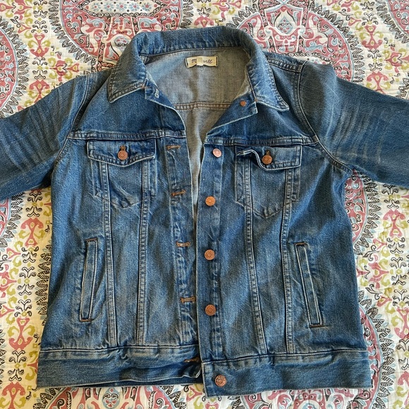 madewell jean jacket size large